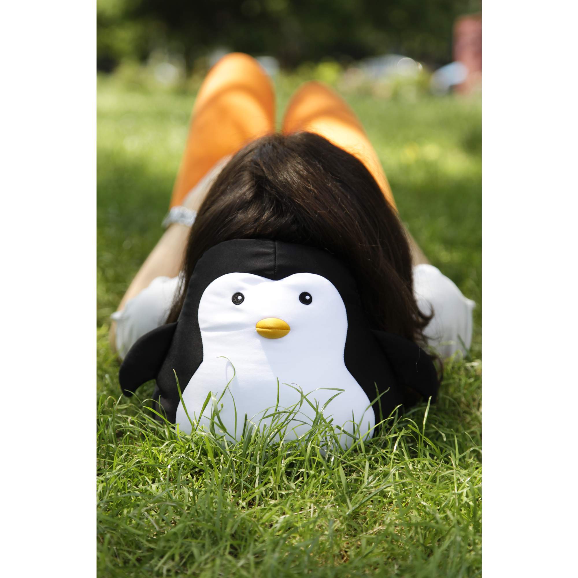 Kikkerland ZIP & FLIP PENGUIN HEAD REST - Nackenkissen
