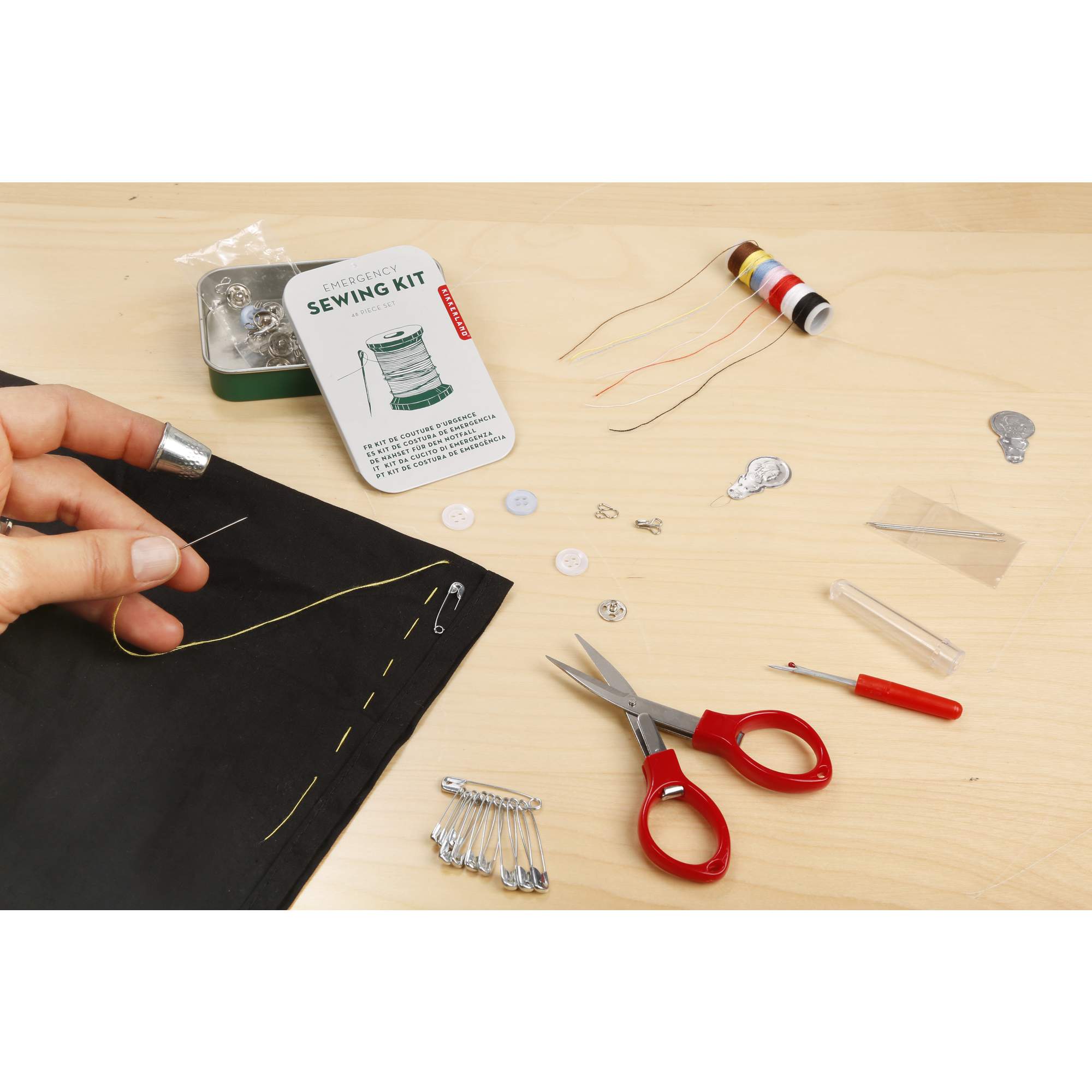 Kikkerland EMERGENCY SEWING KIT