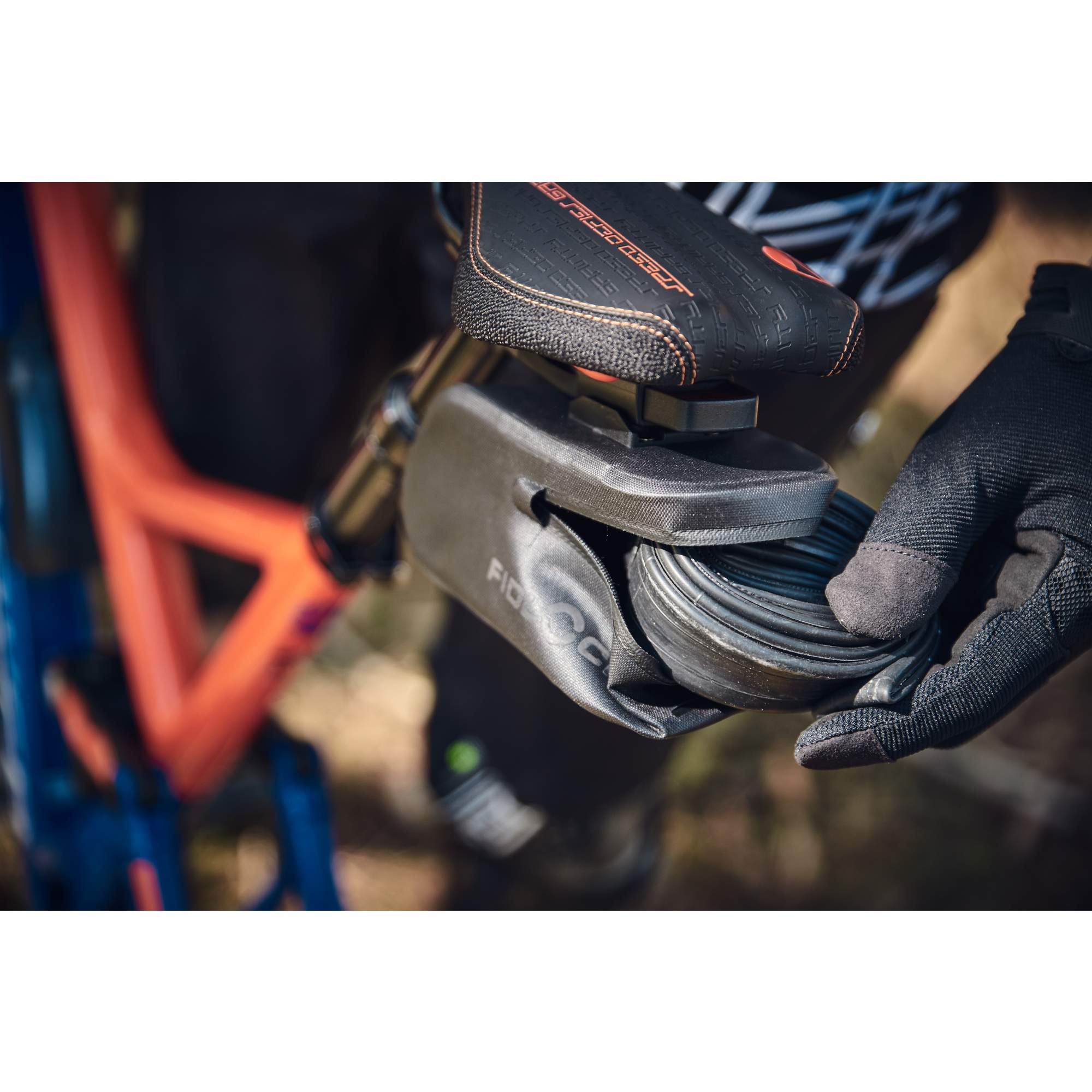 Fidlock PUSH SADDLE BAG 600 + SADDLE BASE - Satteltasche