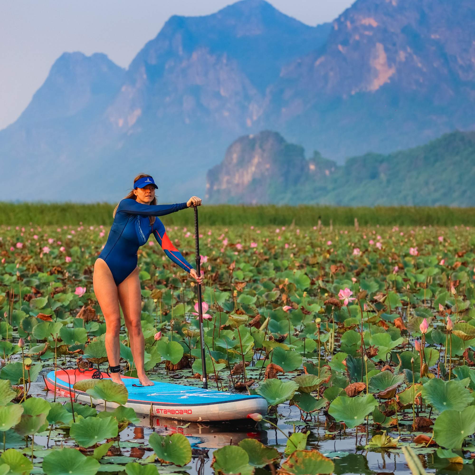 Starboard IGO WITH PADDLE - SUP Board Starboard IGO WITH PADDLE - SUP Board