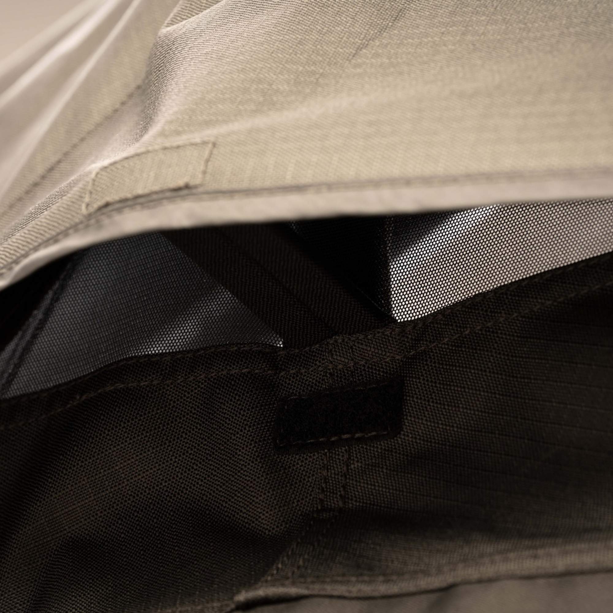 Roof Space ROOF SPACE 4 - Dachzelt Roof Space ROOF SPACE 4 - Dachzelt